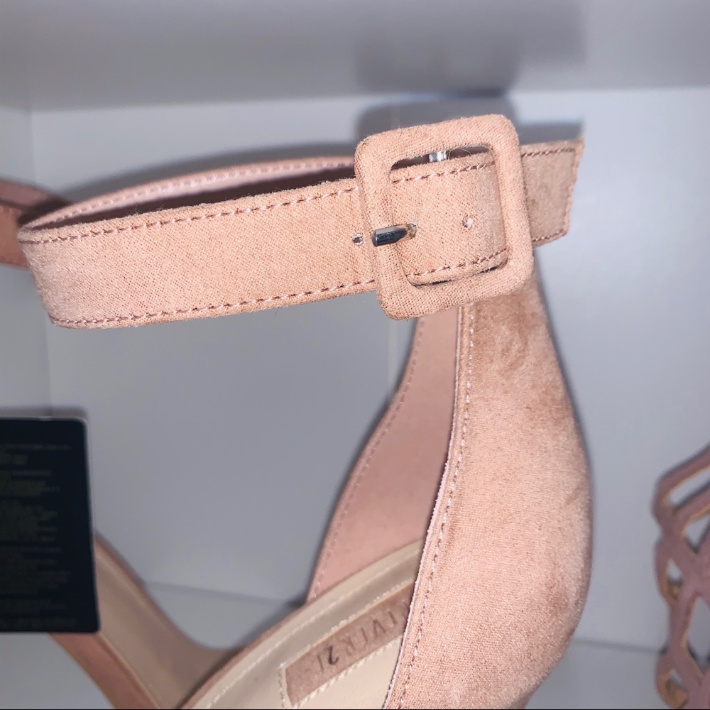 F21 BEIGE HEELS - Picture 2 of 5